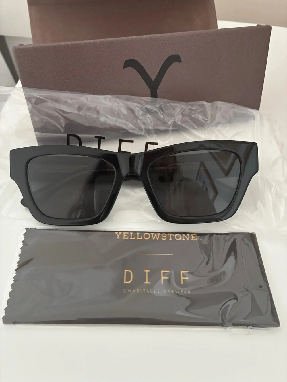 Yellowstone x DIFF Beth II Women’s Sunglasses in Black
